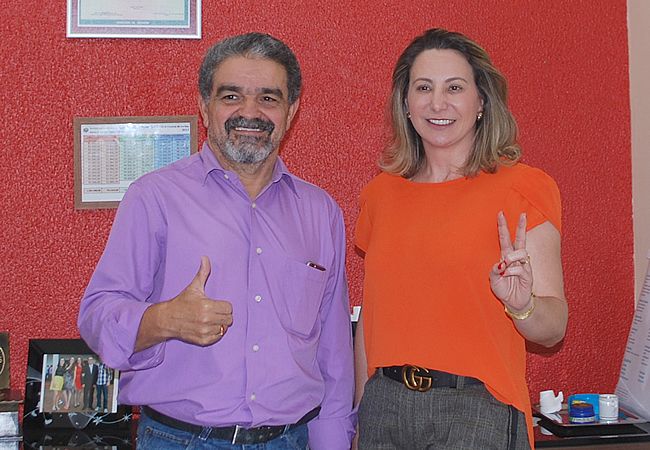 Jaqueline Cassol reafirma compromisso com os pré-candidatos a estadual durante visita na ALE-RO