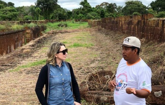 Em Costa Marques, Jaqueline Cassol acompanha drama de moradores que vivem num “paraíso abandonado”