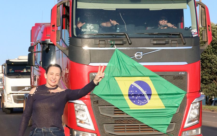 Jaqueline Cassol defende postura dos caminhoneiros e participa de manifestação em Vilhena