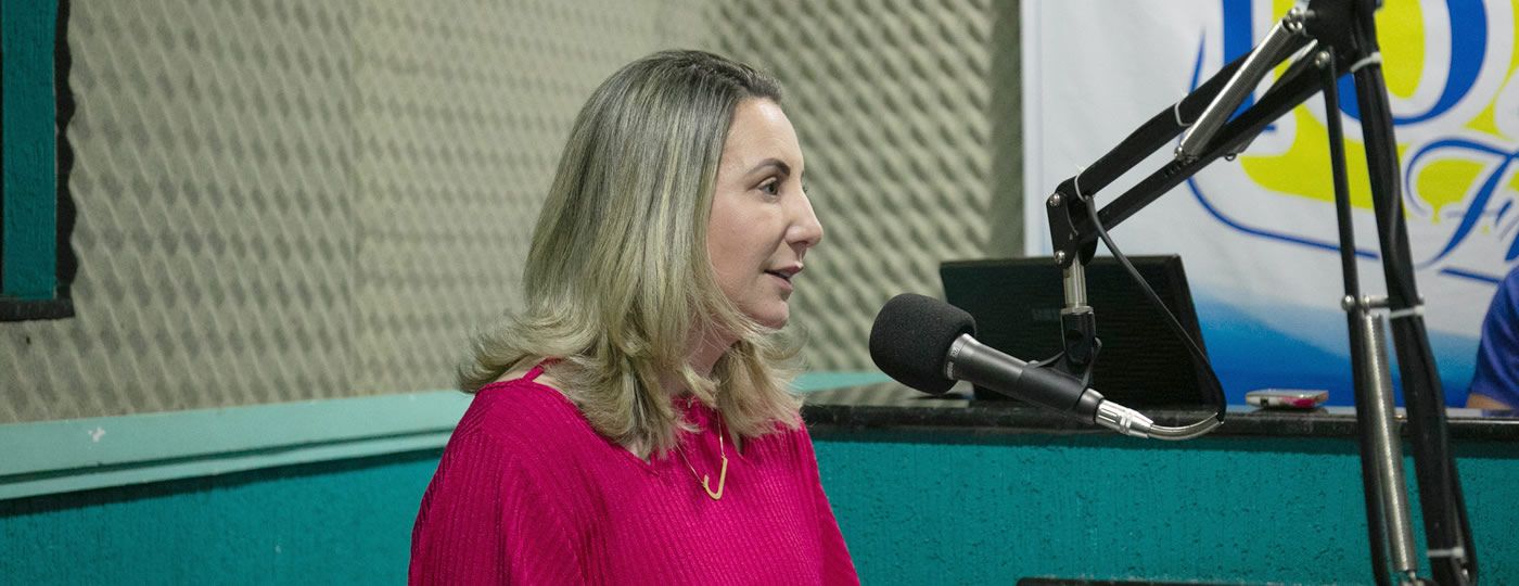 Em rádio de Alta Floresta, Jaqueline Cassol fala de pré-candidatura e esclarece dúvidas de moradores