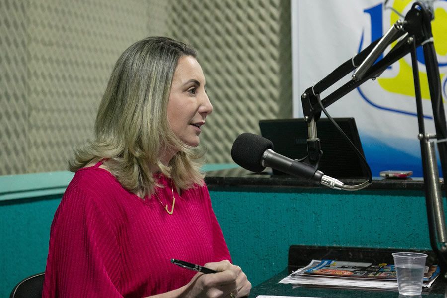 Em rádio de Alta Floresta, Jaqueline Cassol fala de pré-candidatura e esclarece dúvidas de moradores - eleicoes-2018 - jaqueline cassol