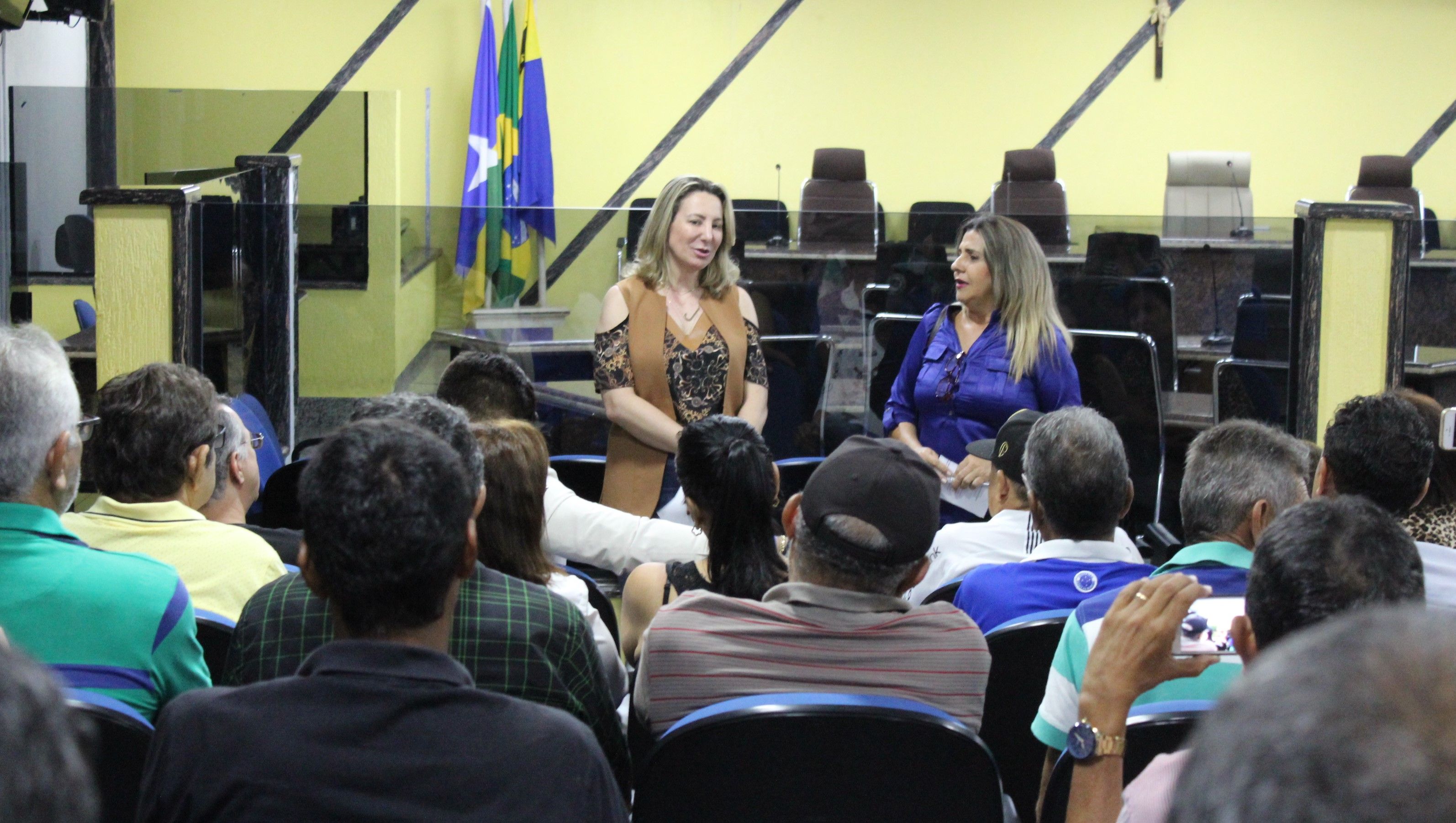 Em reunião com servidores do ex-território deputada Jaqueline Cassol destaca prioridade na luta pela transposição