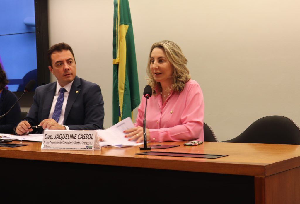 A pedido de Jaqueline Cassol, Câmara dos Deputados discutirá alto custo das passagens áereas - noticias - jaqueline cassol