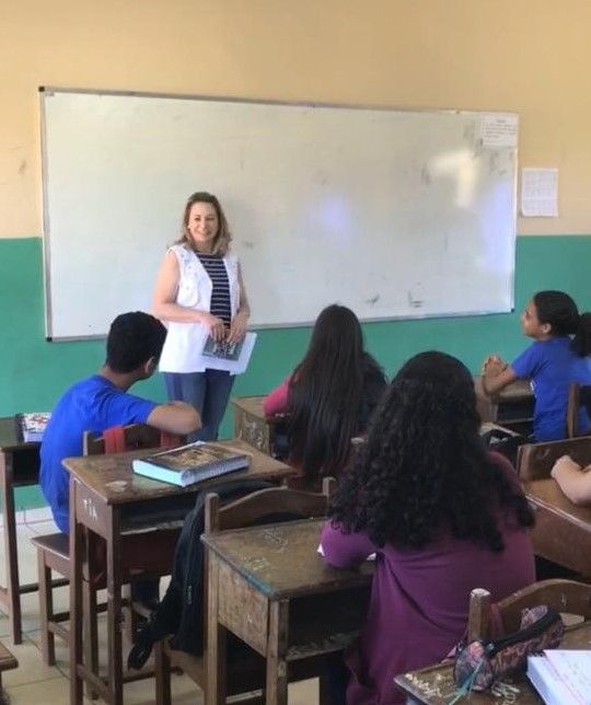 Projeto Conhecendo os Três Poderes: Jaqueline Cassol leva experiência sobre política à estudantes de Cacoal