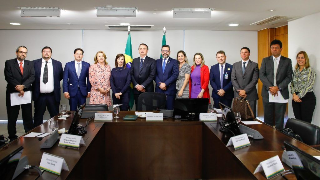 Em reunião com Jair Bolsonaro, Jaqueline Cassol cobra regularidade na aplicação do Revalida - saude - jaqueline cassol