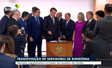 Jair Bolsonaro assina decreto da transposição dos servidores do ex-território de Rondônia