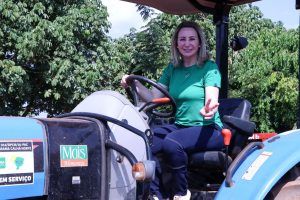 SERINGUEIRAS: Deputada federal Jaqueline Cassol entrega tratores para associações rurais - agricultura - jaqueline cassol