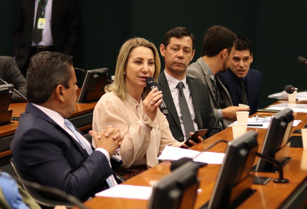 Médicos pelo Brasil: Jaqueline Cassol defende que médicos formados no exterior sejam incluídos no programa - saude - jaqueline cassol