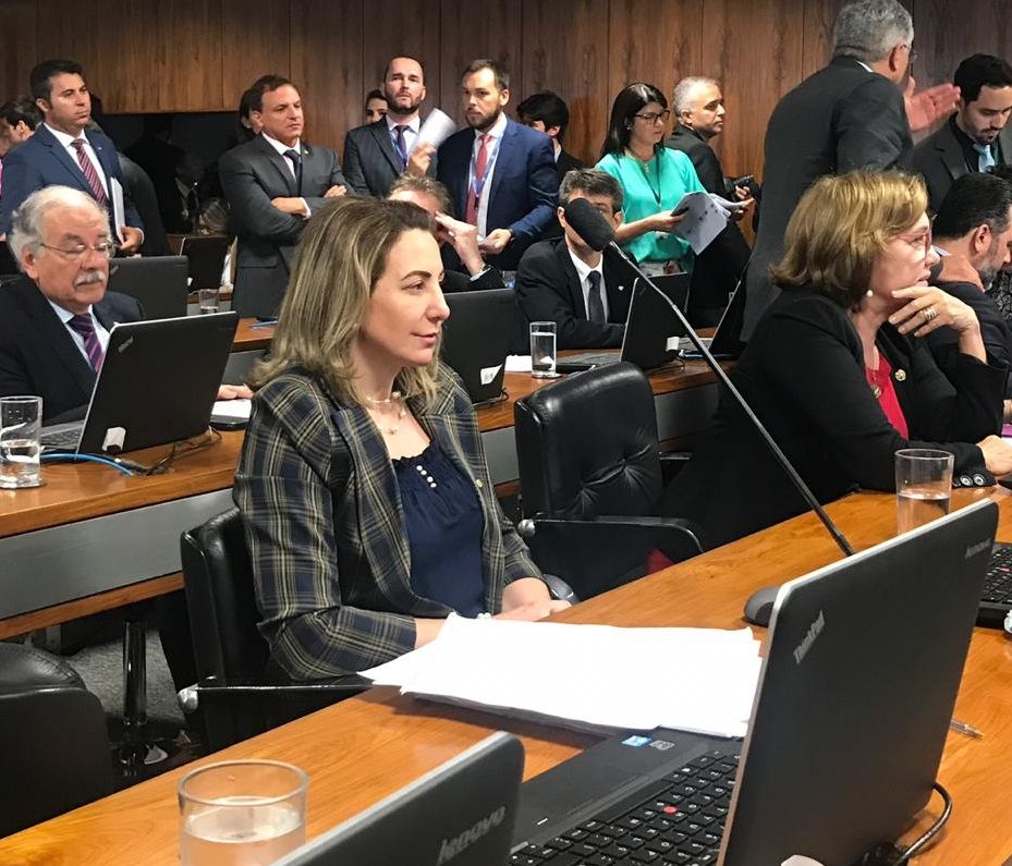 Jaqueline Cassol comemora aprovação de proposta para Revalida duas vezes ao ano - saude - jaqueline cassol