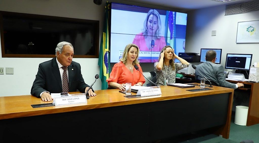 Jaqueline Cassol é eleita presidente da Comissão da Portabilidade da Conta de Luz - noticias - jaqueline cassol