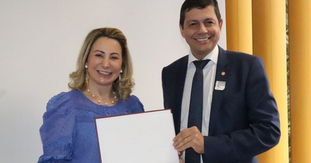 OAB Rondônia homenageia deputada federal Jaqueline Cassol - juridica - jaqueline cassol