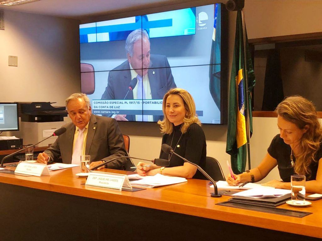 Aprovado projeto de Jaqueline Cassol que anula exigências do Contran para veículos de autoescolas - politica - jaqueline cassol