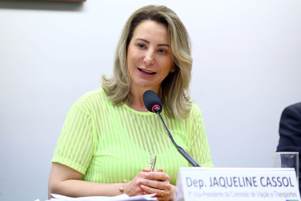 Jaqueline Cassol reúne autoridades para debater preço do querosene para aviação civil - noticias - jaqueline cassol