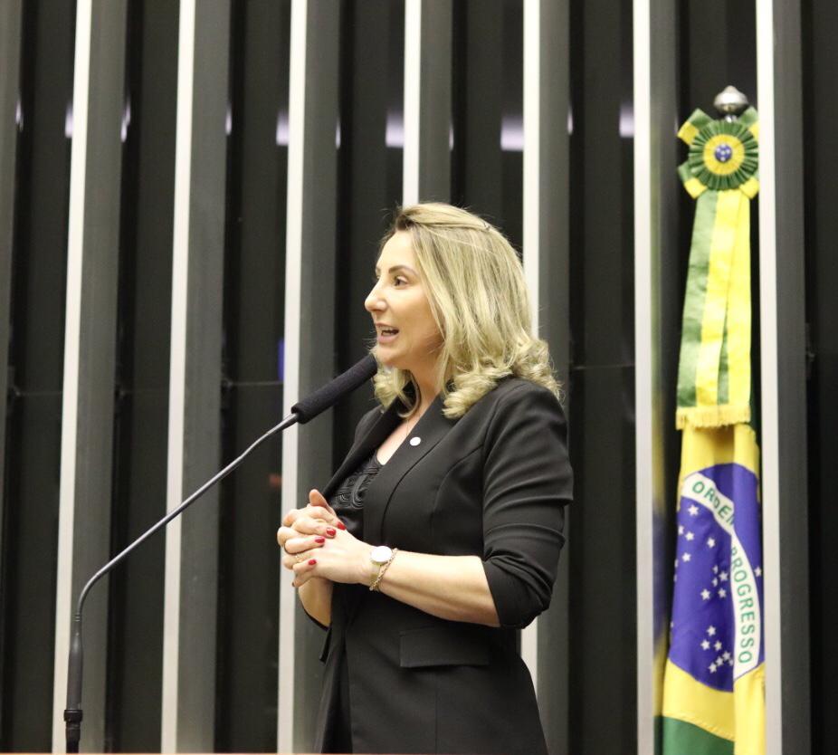 Em discurso indignado, Jaqueline Cassol diz que aumento proposto pela  Energisa é assalto ao  consumidor de Rondônia