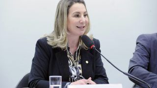 Jaqueline Cassol garante recursos para melhorias na Unir