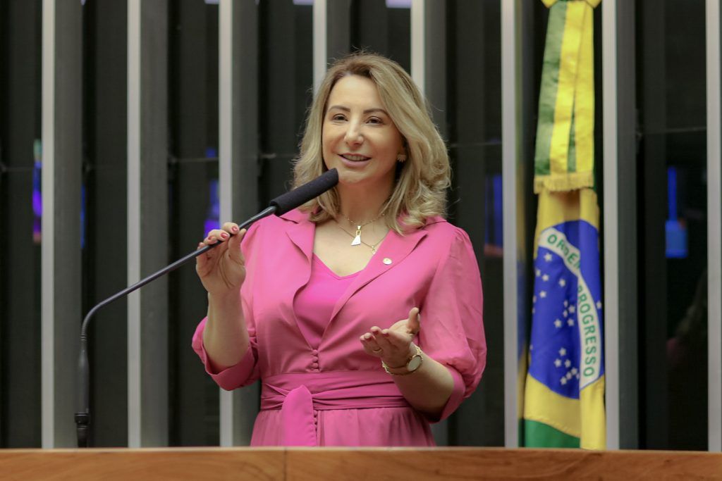 Jaqueline Cassol viabiliza R$ 700 mil para projeto de qualificação profissional para mulheres - noticias - jaqueline cassol