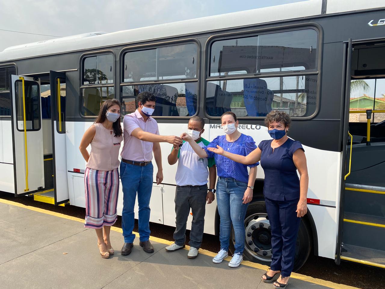 Cernic recebe ônibus adaptado